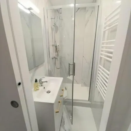 Cosy à 150 M De La *